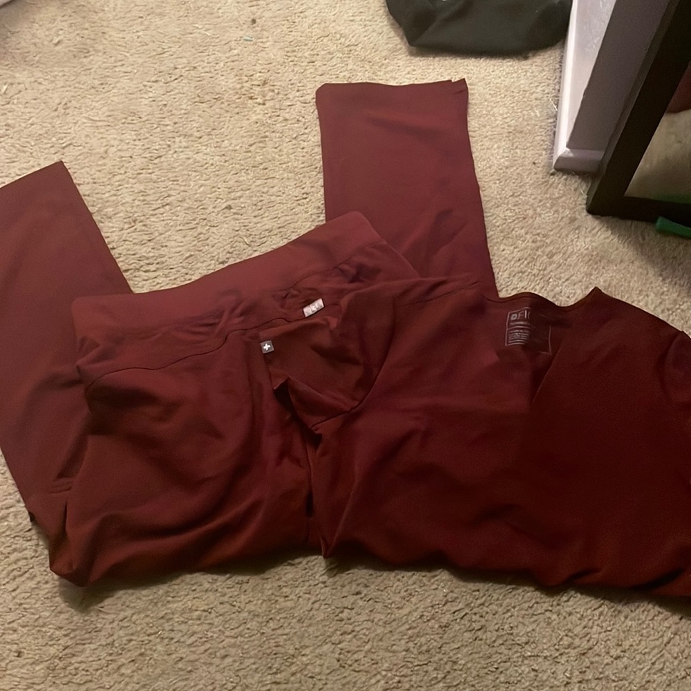 Scrub set casma three pocket and kade bottoms